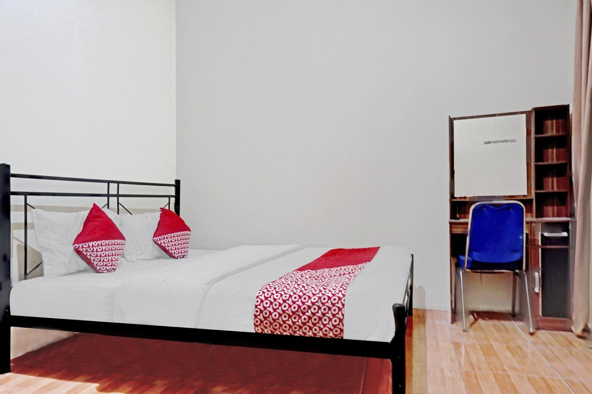 Hotel Oyo 90689 Lily House à Tangerang Extérieur photo