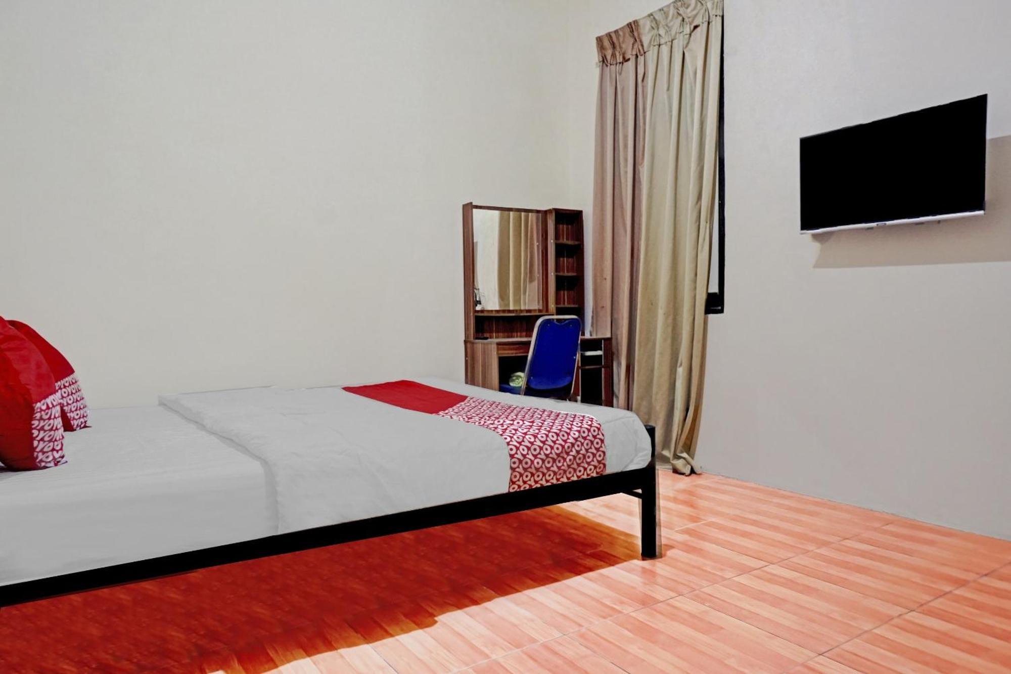 Hotel Oyo 90689 Lily House à Tangerang Extérieur photo